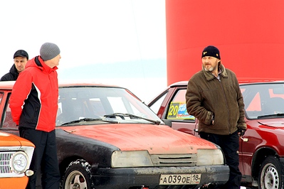 1200 X 800 329.9 Kb 1200 X 800 307.3 Kb 1200 X 800 283.7 Kb 01.03.2014. большие гонки г. Воткинск. (параллельные авто-мото гонки)