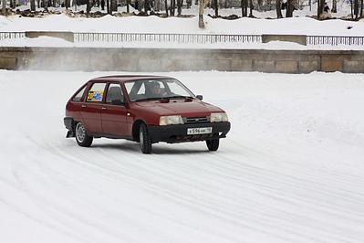 1200 X 800 301.5 Kb 01.03.2014. большие гонки г. Воткинск. (параллельные авто-мото гонки)