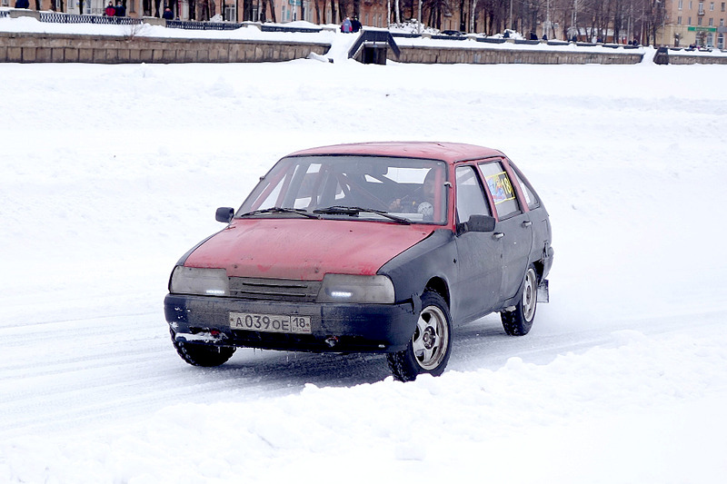 1920 X 1280 476.6 Kb 01.03.2014. большие гонки г. Воткинск. (параллельные авто-мото гонки)
