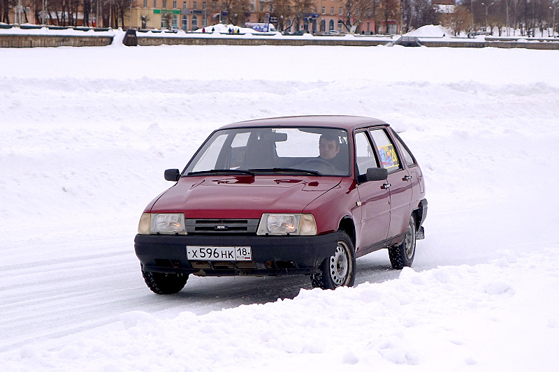 1600 X 1066 323.8 Kb 01.03.2014. большие гонки г. Воткинск. (параллельные авто-мото гонки)