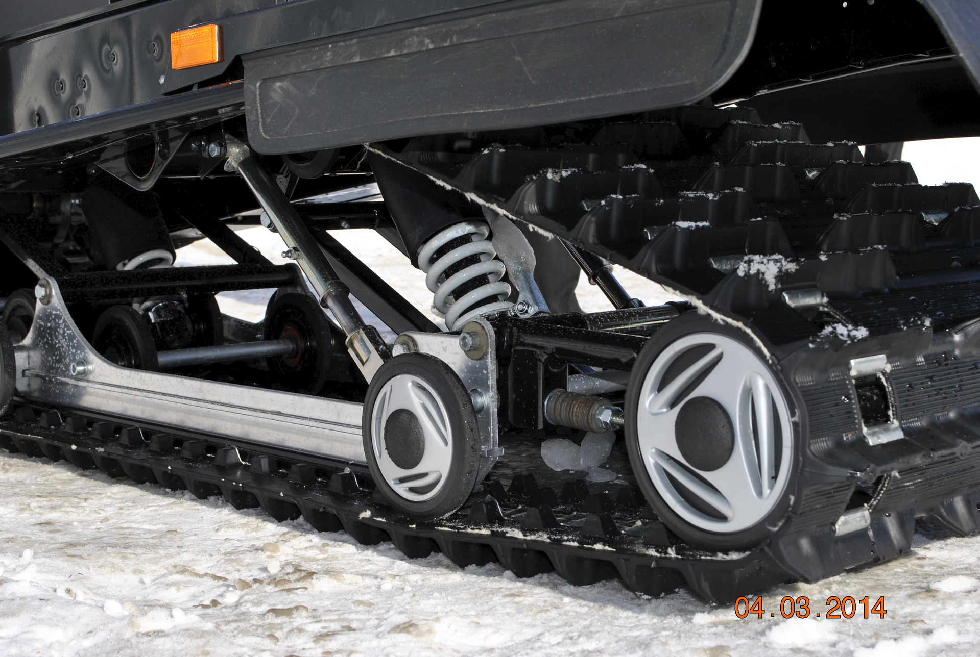 Регулировка гусениц снегохода. Регулировка гусениц снегохода. Тайга 500 натяжение и регулировка гусеницы снегохода. Гусеница для снегохода ямаха викинг 540. Регулировка гусениц снегохода.