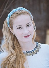 732 X 1024 113.8 Kb 1280 X 853 154.5 Kb Darya Bogatyreva: ободки в стиле Dolce&Gabbana, ягодные тиары, цветочные венки