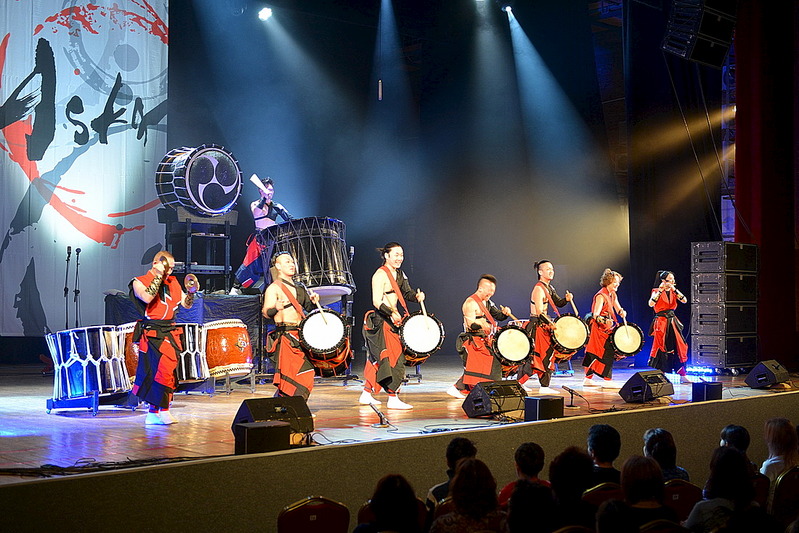 1100 X 734 360.9 Kb 543 X 768 145.7 Kb ' ' :  