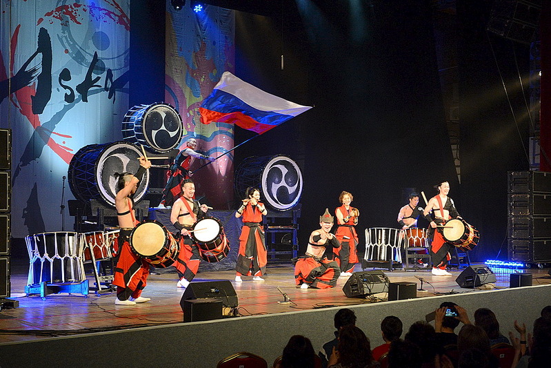 1100 X 734 400.3 Kb взгляд со сцены