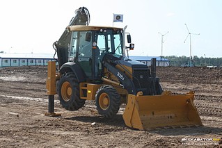 800 X 533 105.5 Kb 1015 X 768 185.3 Kb  - Jonh Deere 325K