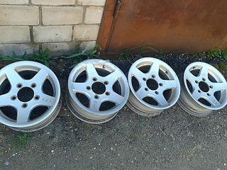 1920 X 1440 931.5 Kb   R15  , 4 . 5000 . ()