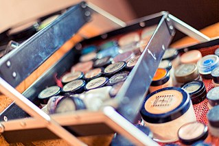 1280 X 854 210.4 Kb  make up ()- 
