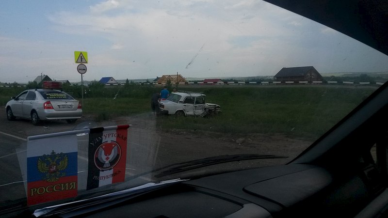 1280 X 720 94.9 Kb 09.06.2014 ДТП на Можгинском тракте, после Веньи, семерка и приора в хлам