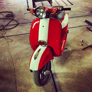 1024 X 1024 240.3 Kb Retro scooter