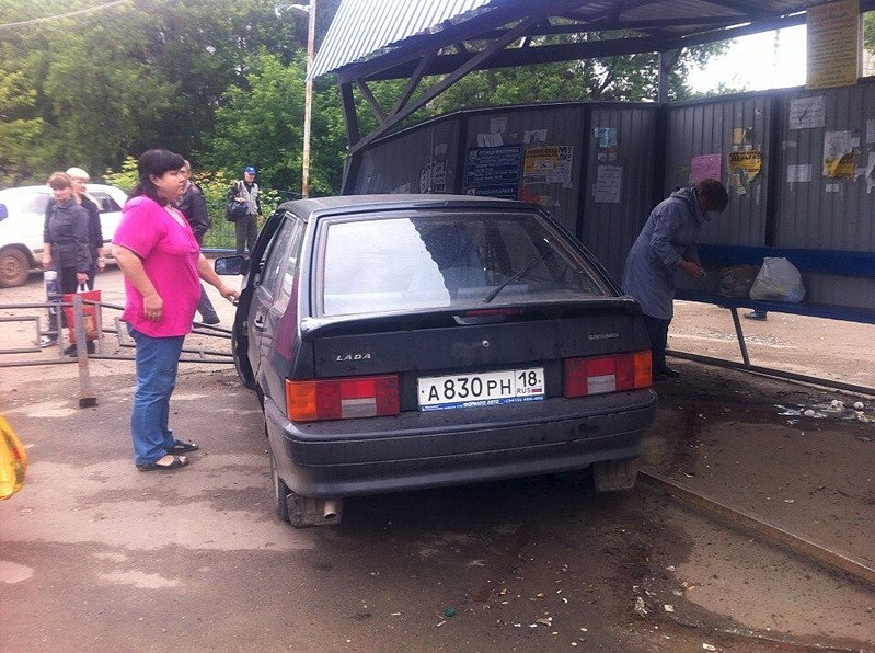 960 X 716 172.6 Kb 14.06.14 ДТП ПтицеФабрике женщина на 14-ке влетела в остановку
