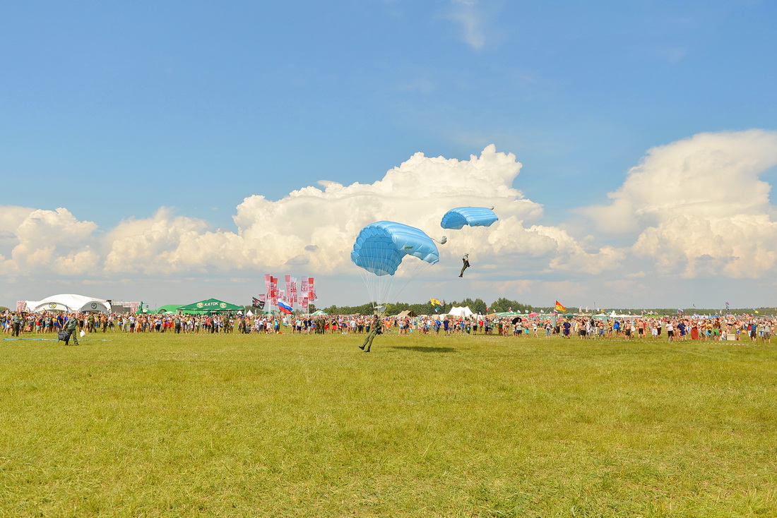 Гайд нашествие. Нашествие поле. Нашествие 2011. Фестиваль Нашествие 2022. Нашествие воздушные шары.