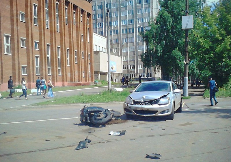 1068 X 748 162.7 Kb 24.06.2014 на ул. Студенческая сошлись мото и опель