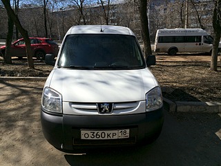 1920 X 1440 299.4 Kb Peugeot Partner 2010 .