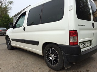 1920 X 1440 846.4 Kb Peugeot Partner 2010 .