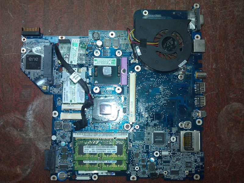 1920 X 1440 336.3 Kb  RoverBook Nautilus V450  