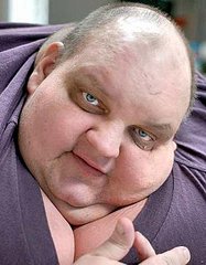 550 X 705 59.5 Kb Ижевчанин облил директора продуктового магазина майонезом