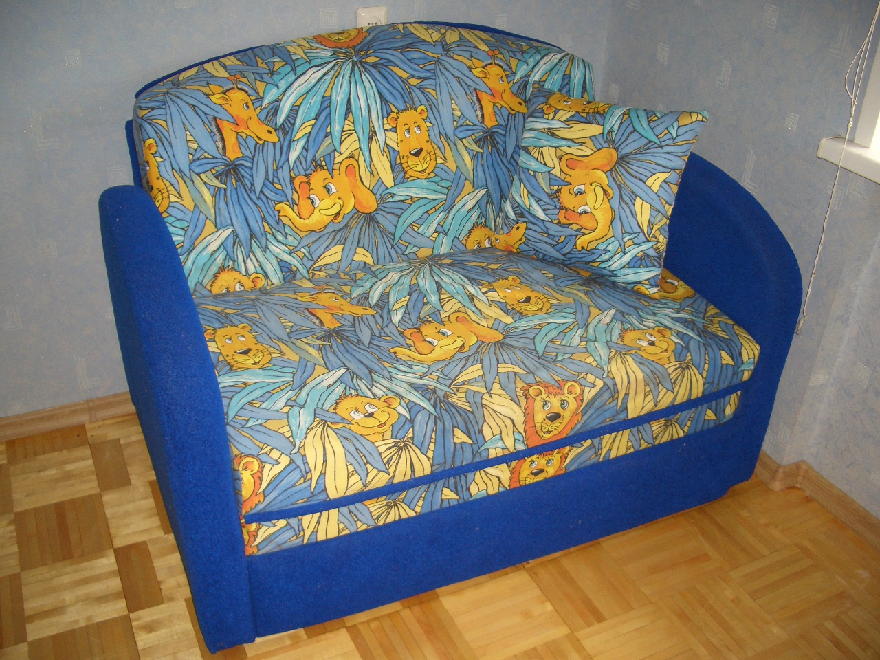 Авито новосибирск диван б у. Мега мебельный детский диван. Диван детский б/у. Диван кровать б/у. Детский диванчик авито.