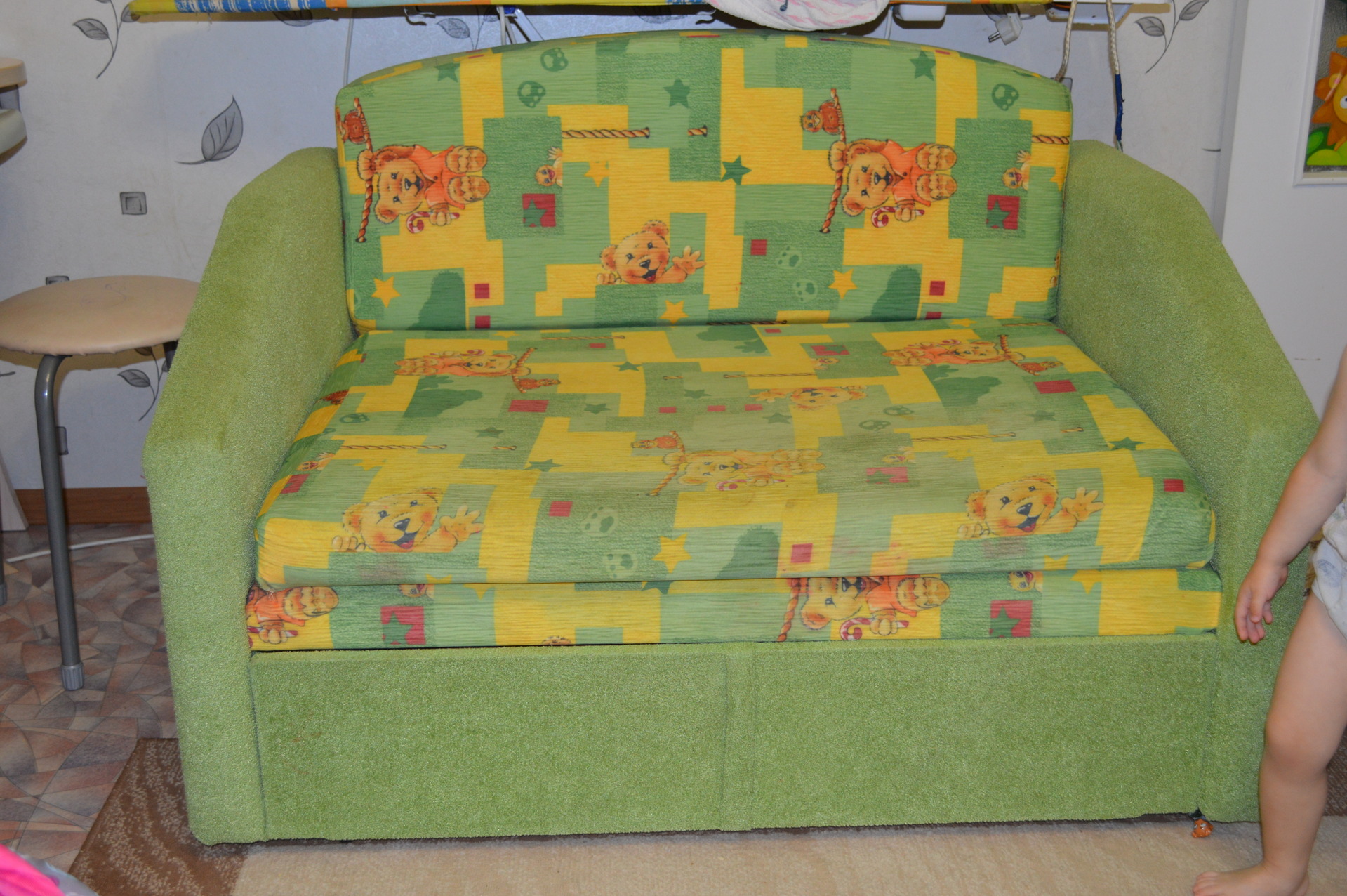 Детский диванчик зеленый