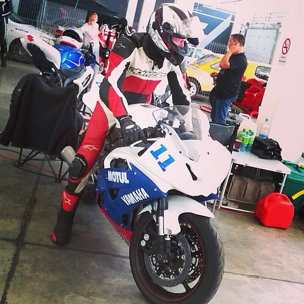 720 X 720 178.4 Kb R6 Yamaha 2011 ���. �����.