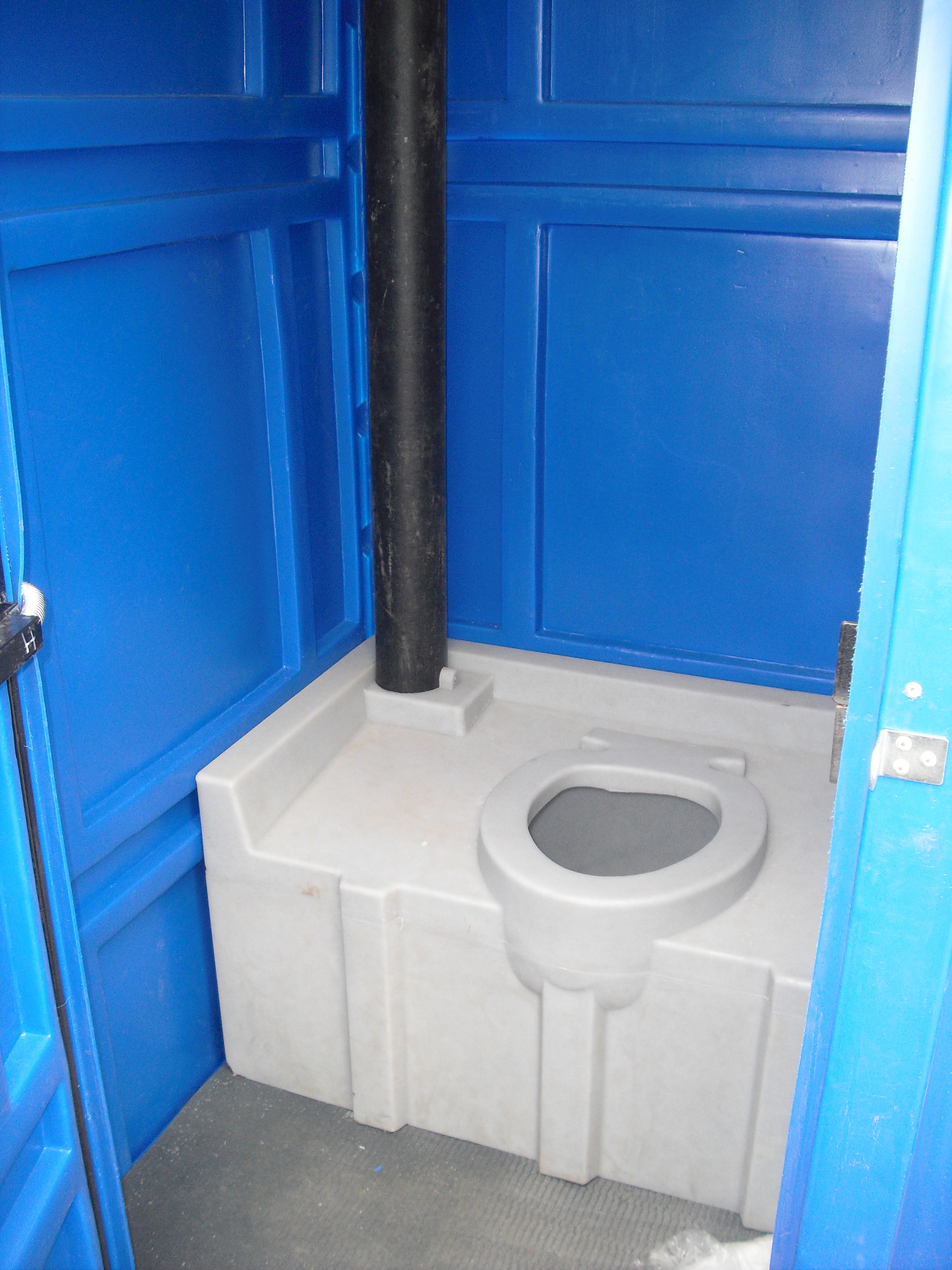Септик для туалета на даче. Туалет для дачи. Дачный унитаз для уличного туалета. Туалет для дачи пластиковый. Бак для дачного туалета.