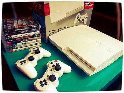 600 X 450  63.0 Kb 450 X 600  90.4 Kb  PlayStation 3 (ps3)