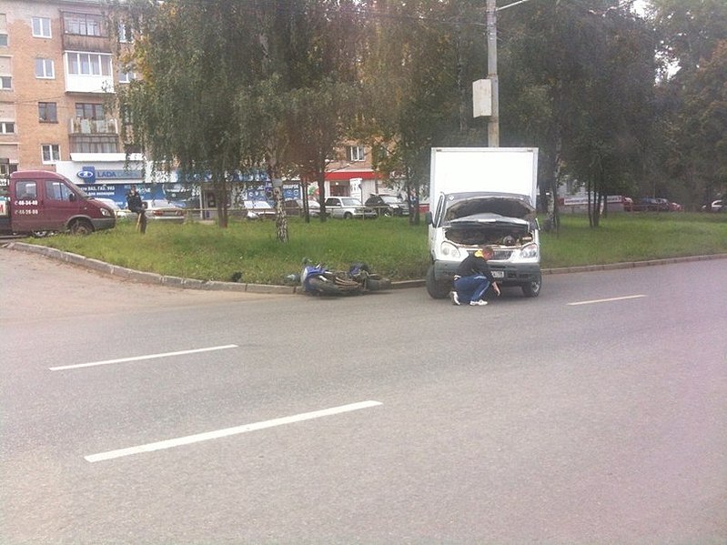 807 X 605 92.2 Kb 605 X 807 90.0 Kb 10.09.2014 ДТП с мото на Воткинском шоссе у Центрального ГИБДД
