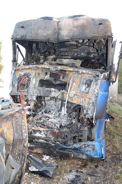 682 X 1024 222.2 Kb 21.09.2014 Ижевск - Можга столкнулись 9 авто, фура загорелась, 1 погиб.