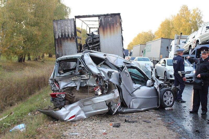 1280 X 853 264.3 Kb 21.09.2014 Ижевск - Можга столкнулись 9 авто, фура загорелась, 1 погиб.