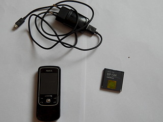 1920 X 1440 382.7 Kb  Nokia 8600 Luna ()