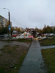 1920 X 2560 444.1 Kb В городе исчезло много крытых остановок со скамейками.