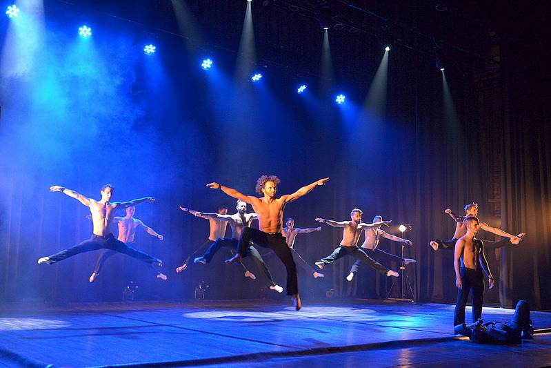 1100 X 734 302.7 Kb 1099 X 734 233.3 Kb 3  -   