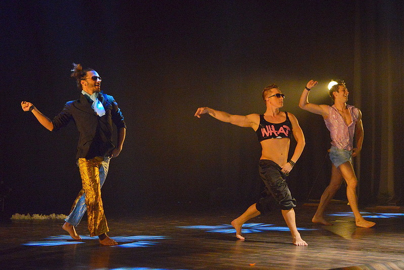 1100 X 734 337.4 Kb 1099 X 734 401.7 Kb 3  -   