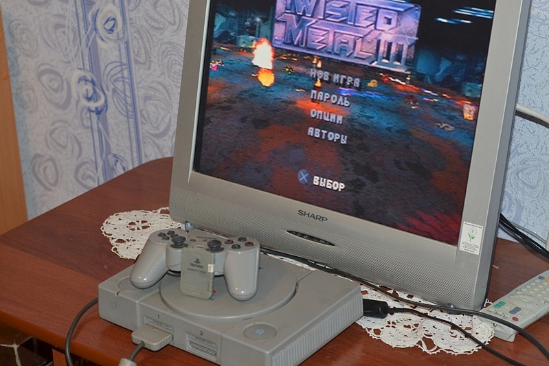 1024 X 683 232.3 Kb  Sega Dreamcast + Sony Playstation