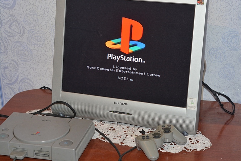 1024 X 683 282.8 Kb  Sega Dreamcast + Sony Playstation