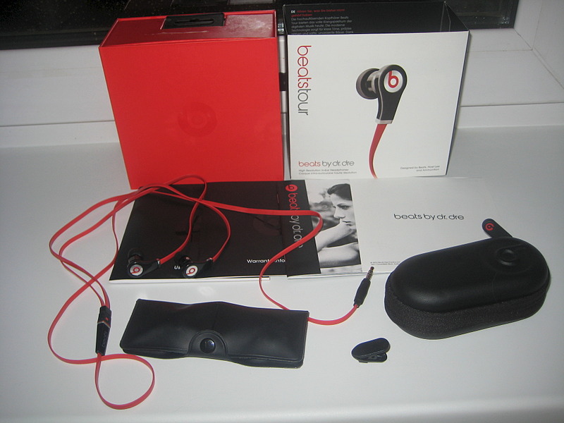 1920 X 1440 387.7 Kb   Sennheiser CX200 ,  iPod Shuffle