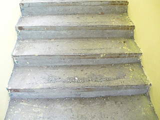 1920 X 1440 540.1 Kb Требуется ремонт лестницы