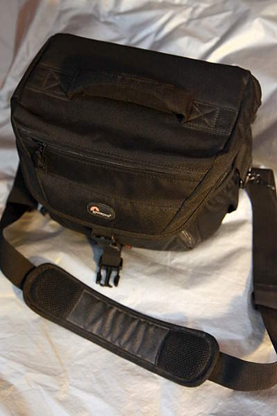 1856 X 2784 841.6 Kb       Lowepro Nova 180 AW