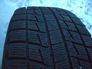 640 X 480 322.2 Kb  Bridgestone  205/65 R15 ,  8200 