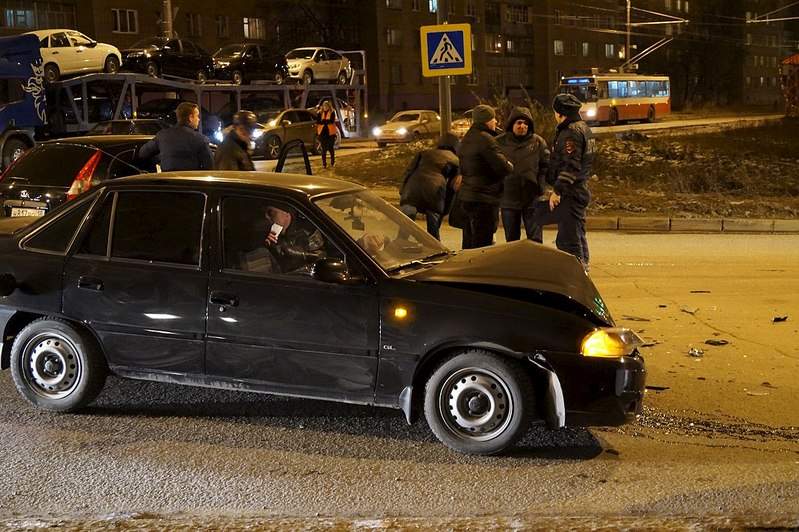 1280 X 852 261.4 Kb 1280 X 852 245.5 Kb 07.11.2014 ДТП на Ворошилова у ост. Автомобили, 3 авто + тырчик