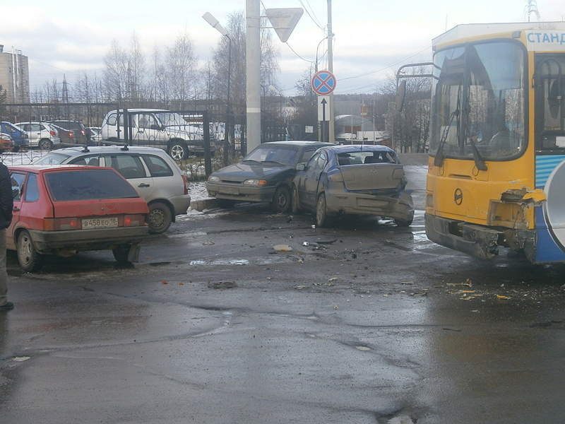 1920 X 1440 916.1 Kb 1920 X 1440 718.6 Kb 14.11.2014 возле завода пластмасс пьянь собрала 4 машины и автобус