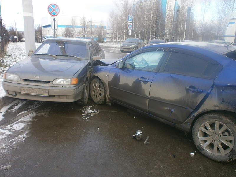 1920 X 1440 883.5 Kb 14.11.2014 возле завода пластмасс пьянь собрала 4 машины и автобус