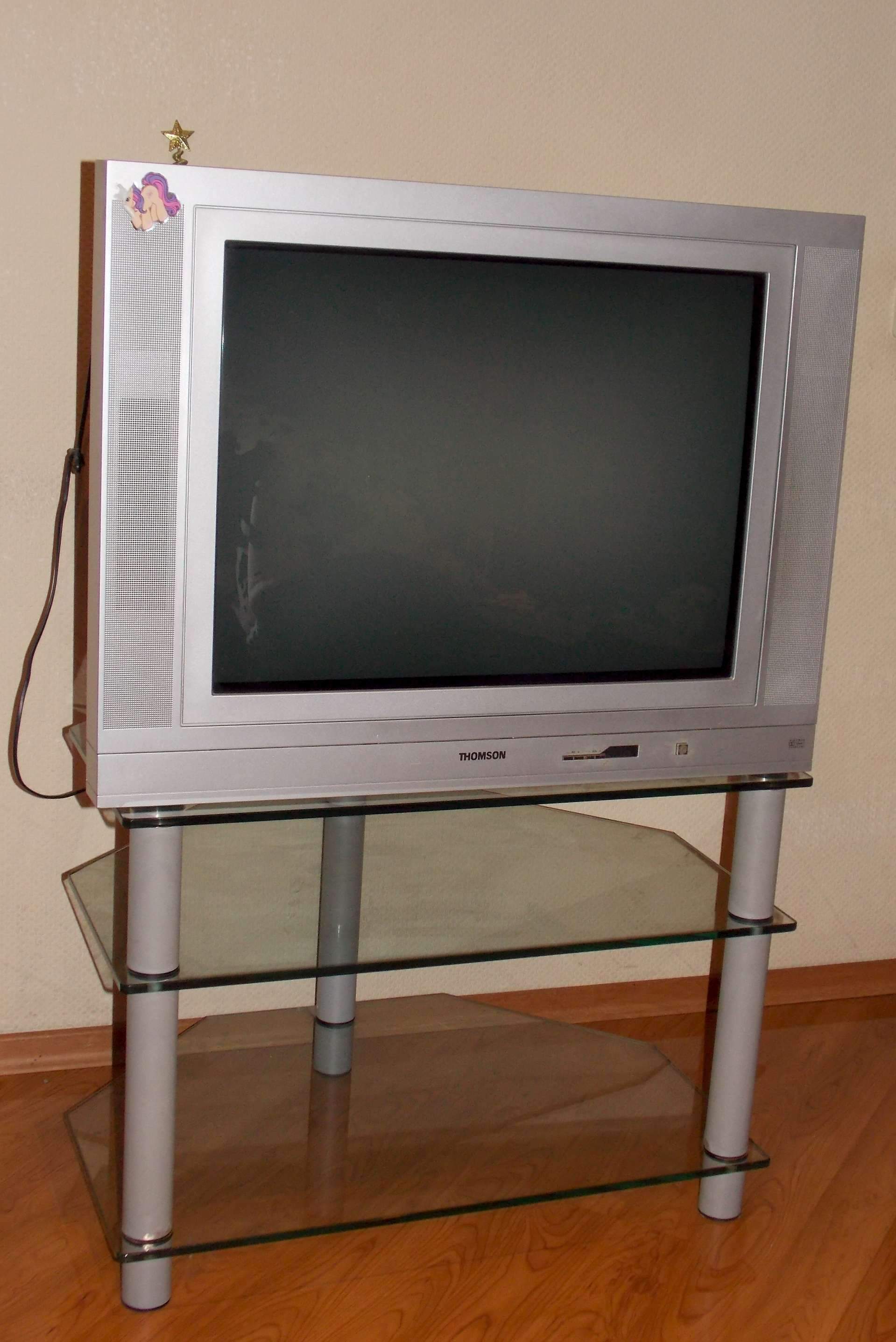 Объявления телевизоры бу. Thomson телевизор старый 21 дюйм. Телевизор Thomson 72 диагональ. Диагональ Томпсон телевизор 80. Ножка для телевизора Томсон диагональ 19 см.