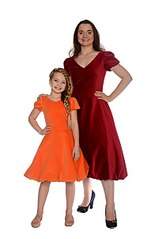 402 X 604 25.3 Kb Детские платья. Одинаковые платья для мамы и дочки.
