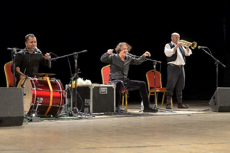 1100 X 734 247.4 Kb 1099 X 734 245.0 Kb 1100 X 665 232.2 Kb Goran Bregovic   20 !