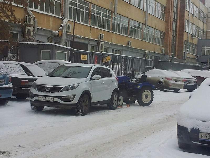 1088 X 816 179.3 Kb 04.12.2014 курьезное ДТП на Телегина, мини-трактор догнал киа