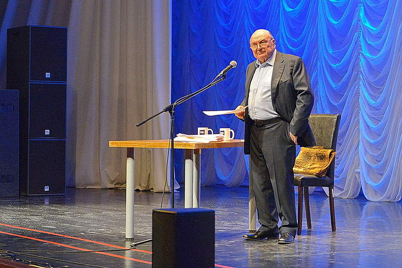 1100 X 734 445.4 Kb 1099 X 734 386.5 Kb 19.02.15-. ' '