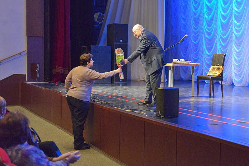 1099 X 734 373.1 Kb 1100 X 734 360.1 Kb 19.02.15-. ' '