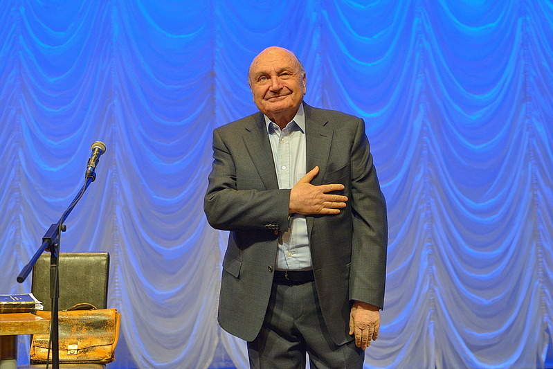 1100 X 734 296.1 Kb 19.02.15-. ' '