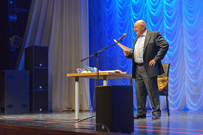 1100 X 734 359.3 Kb 19.02.15-. ' '