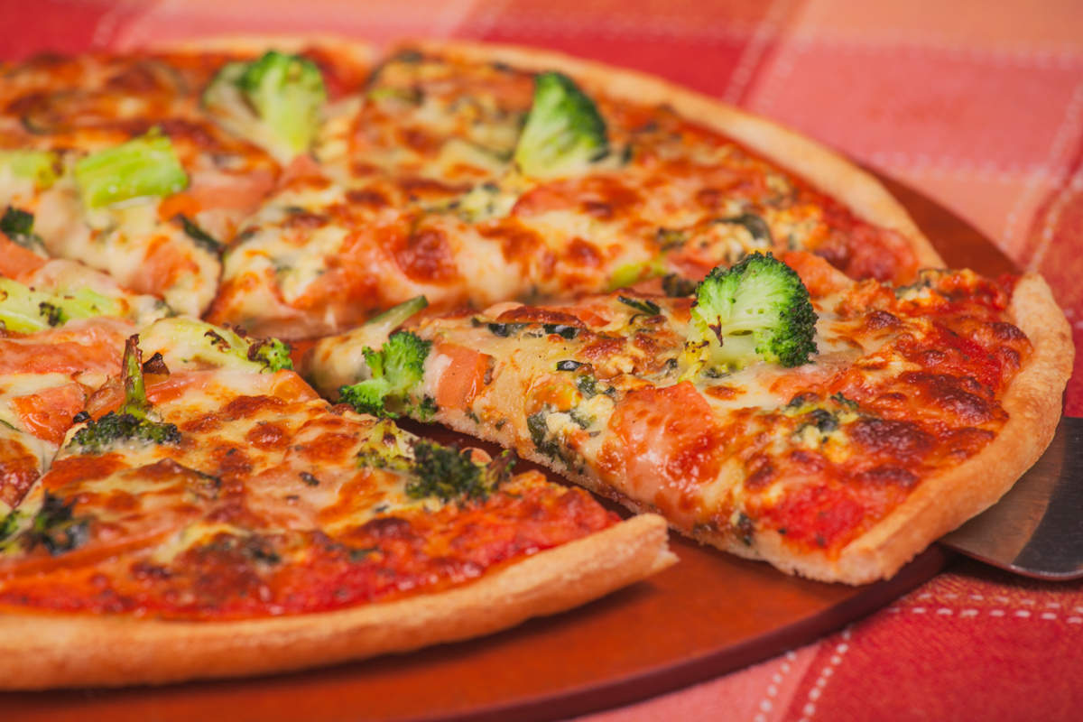 Пицца какой готов. "Пицца". Готовая пицца. Пицца домашняя. Оригинальная итальянская пицца.